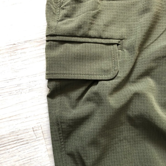 Athleta Dark Green Men's Cargo Pants - Picture 6 of 11